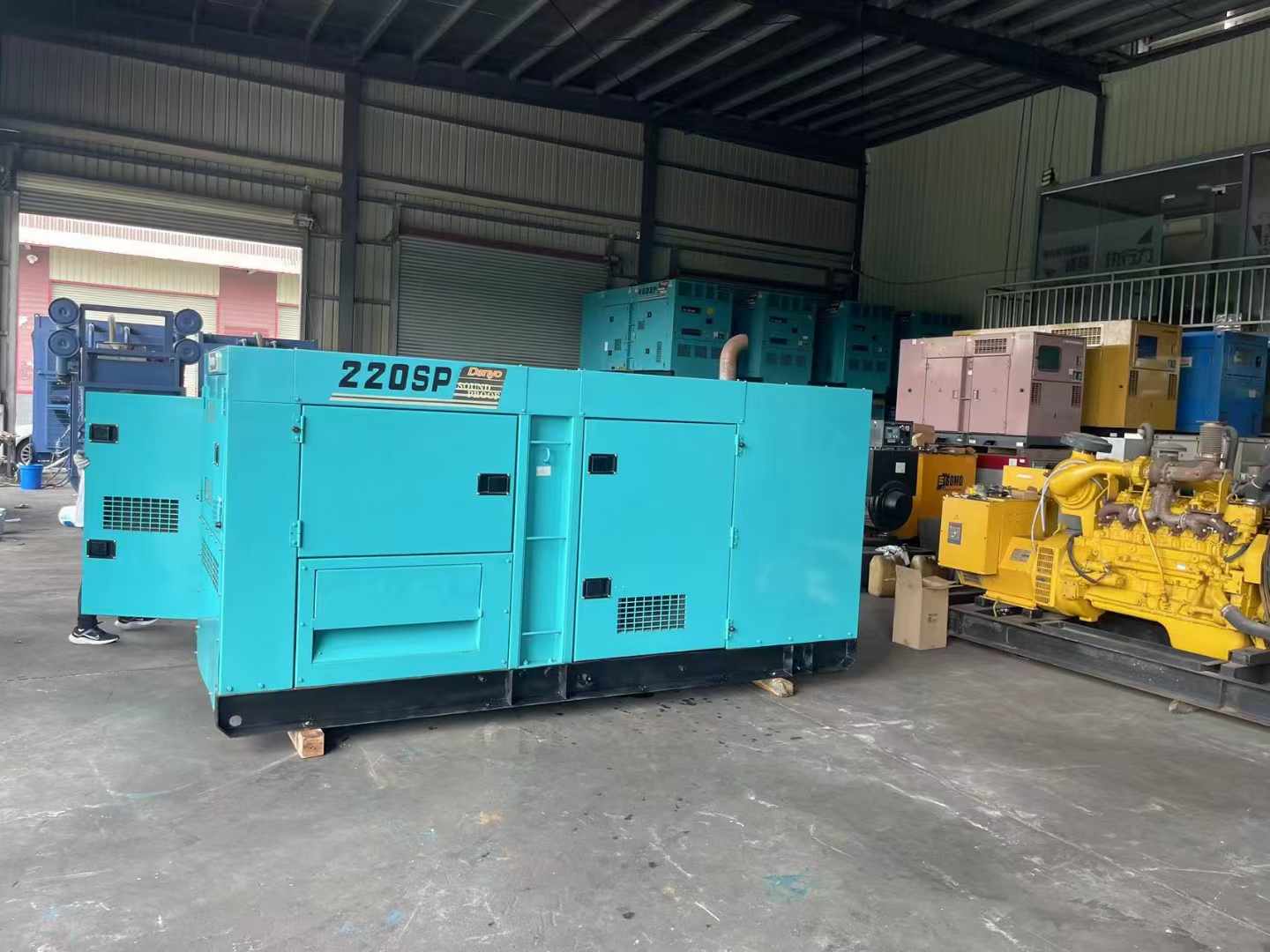秦都800kW 柴油发电机的输出电流波动范围是多少？
