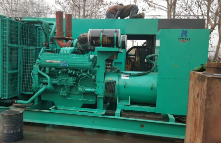 秦都发电机组如何判断水冷式机油散热器内部是否需要清洗？